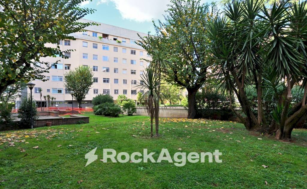 Giardino - Appartamento largo Valerio Bacigalupo, 32, Roma - foto 1