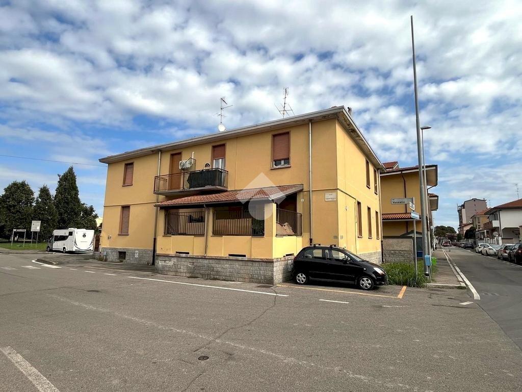 Bilocale Via Martiri Della Libertà, Bareggio - foto 1