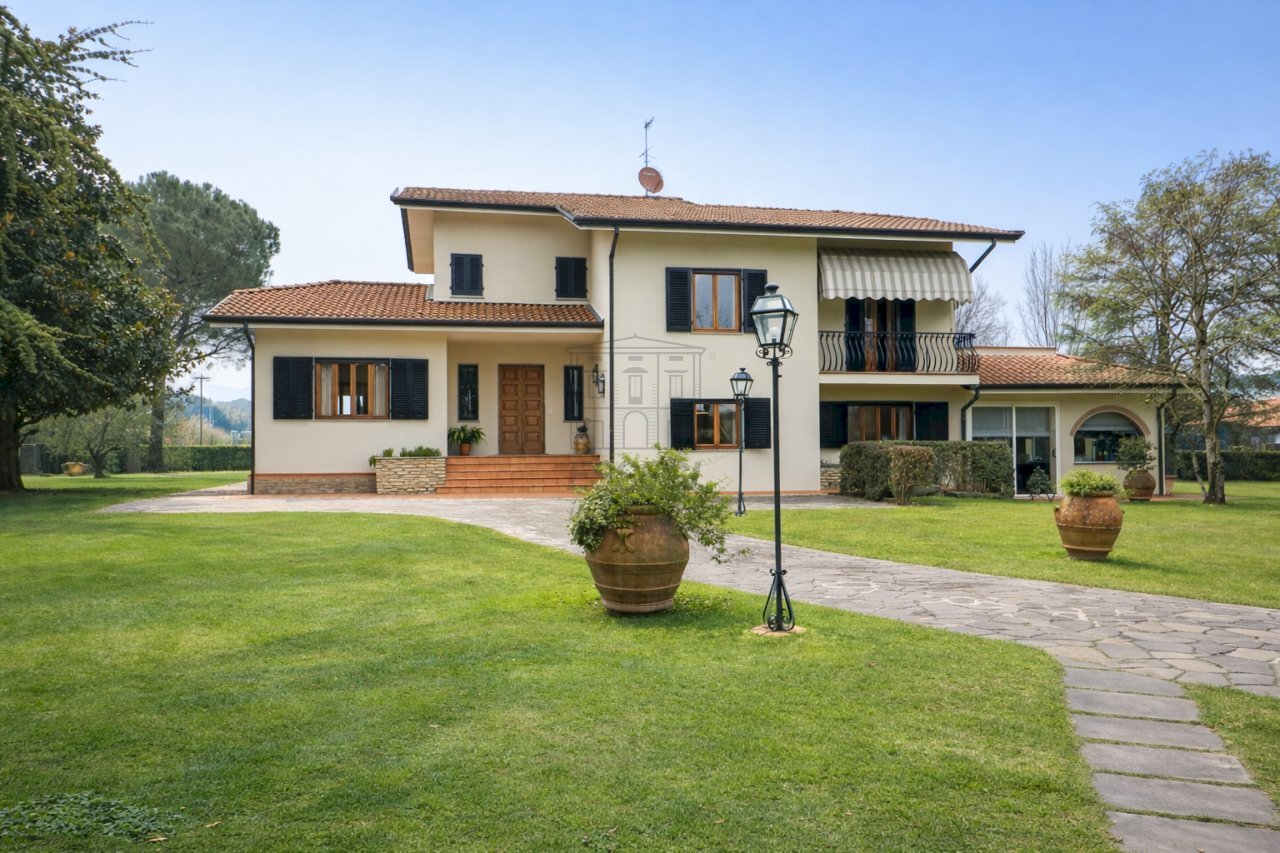 Villa padronale con ampio parco (3).png - Villa Traversa II Via Vecchia Pesciatina 84, Lucca - foto 1