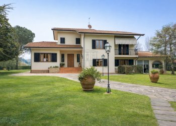 Villa padronale con ampio parco (3).png - Villa Traversa II Via Vecchia Pesciatina 84, Lucca - foto 1