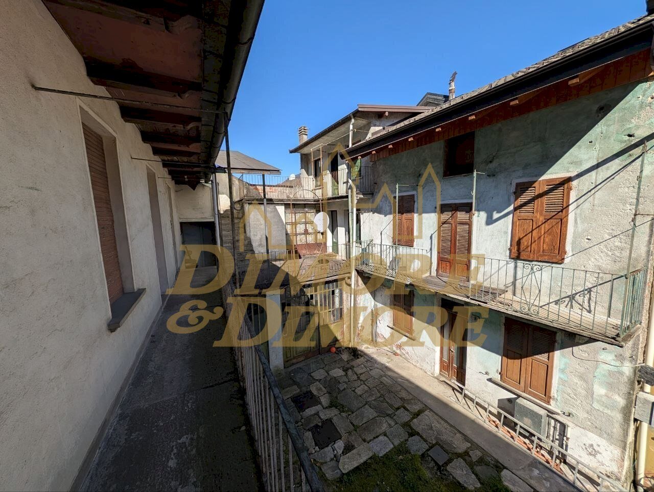 vista cortile da casa grande.jpg - Independent house Anzola d'Ossola - photo 2