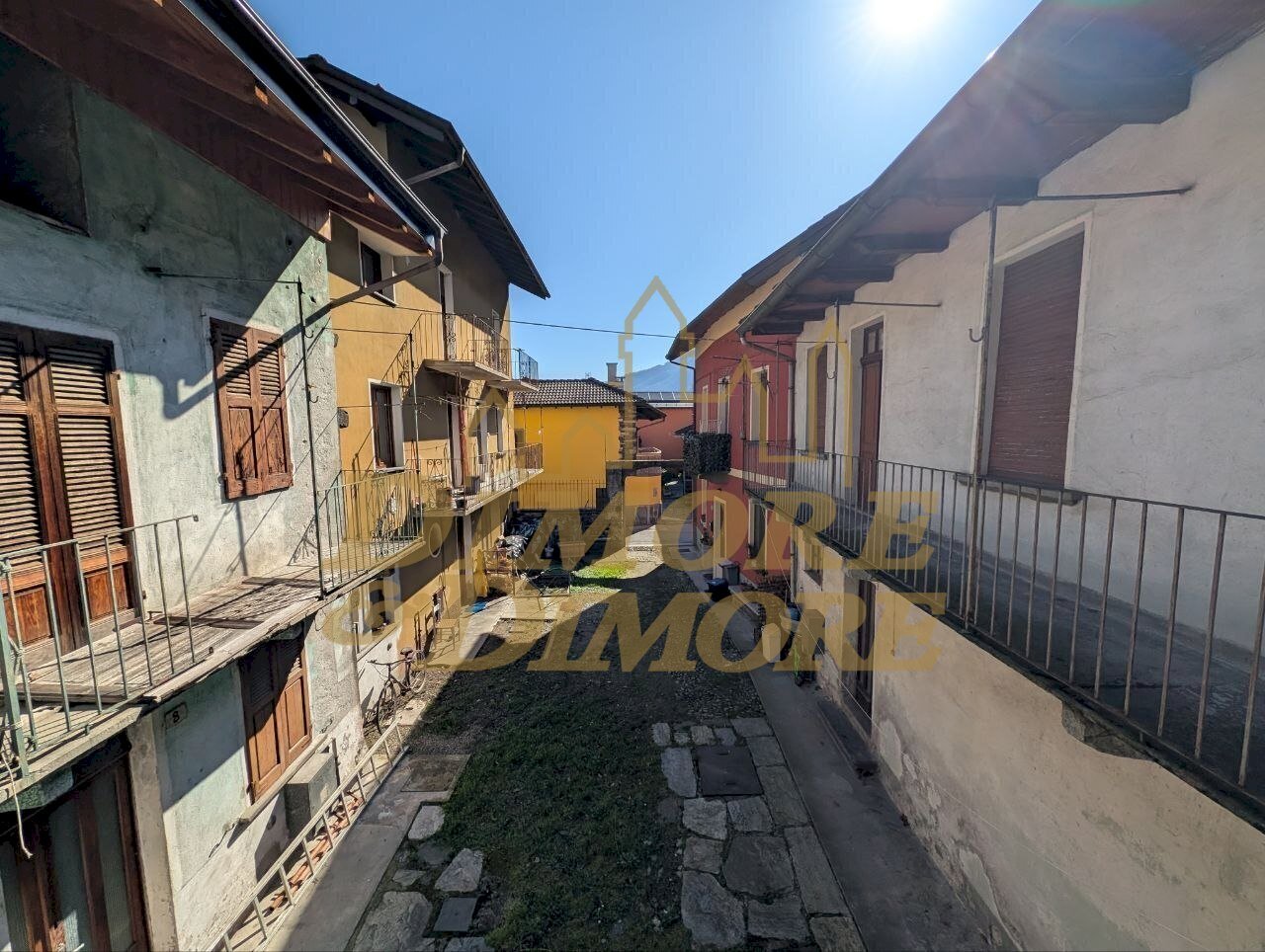 vista cortile dal terrazzo.jpg - Independent house Anzola d'Ossola - photo 3