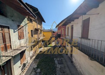 vista cortile dal terrazzo.jpg - Independent house Anzola d'Ossola - photo 3