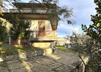 giardino - Villa Strada Vicinale la Saccia Castagneta, Vernio - foto 5