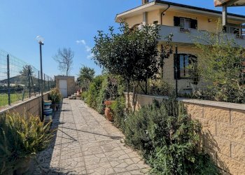 PXL_20260317_095924048~2.jpg - Three-room apartment Via Etna 10/d, Aprilia - photo 2