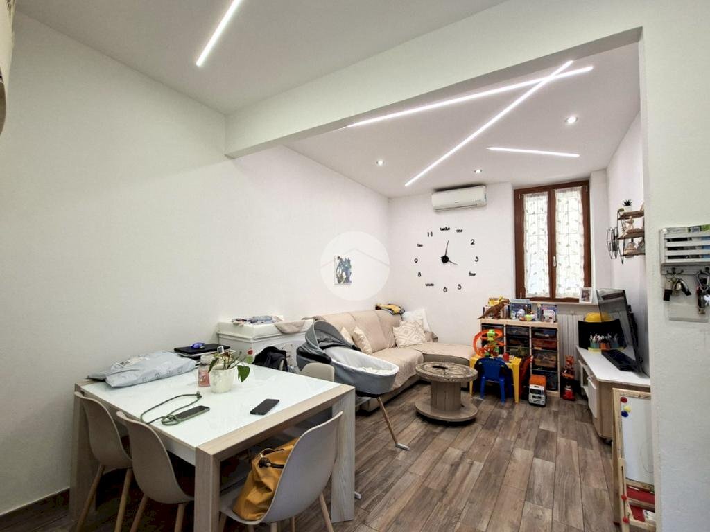 Three-room apartment Piazza Della Repubblica, Sedriano - photo 1