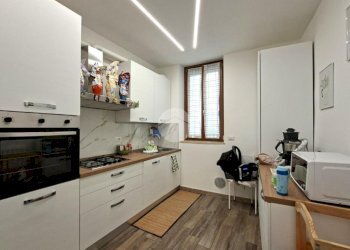 Three-room apartment Piazza Della Repubblica, Sedriano - photo 5