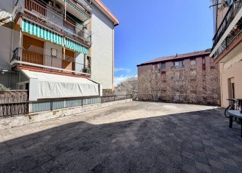 Four-room apartment Via Nino Bixio, Albisola Superiore - photo 1