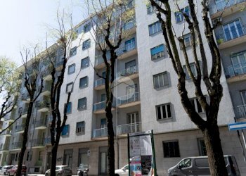 Three-room apartment Viale Camillo Benso Di Cavour, Chivasso - photo 1