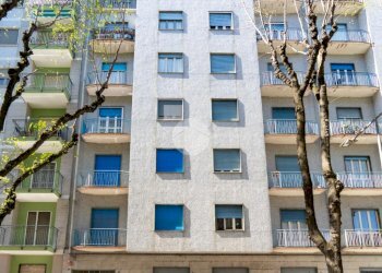 Three-room apartment Viale Camillo Benso Di Cavour, Chivasso - photo 2