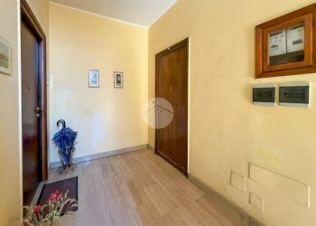 Three-room apartment Viale Camillo Benso Di Cavour, Chivasso - photo 4