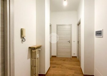 Three-room apartment Viale Camillo Benso Di Cavour, Chivasso - photo 5