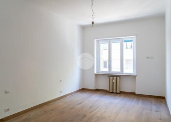 Three-room apartment Viale Camillo Benso Di Cavour, Chivasso - photo 11