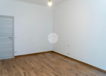 Three-room apartment Viale Camillo Benso Di Cavour, Chivasso - photo 12