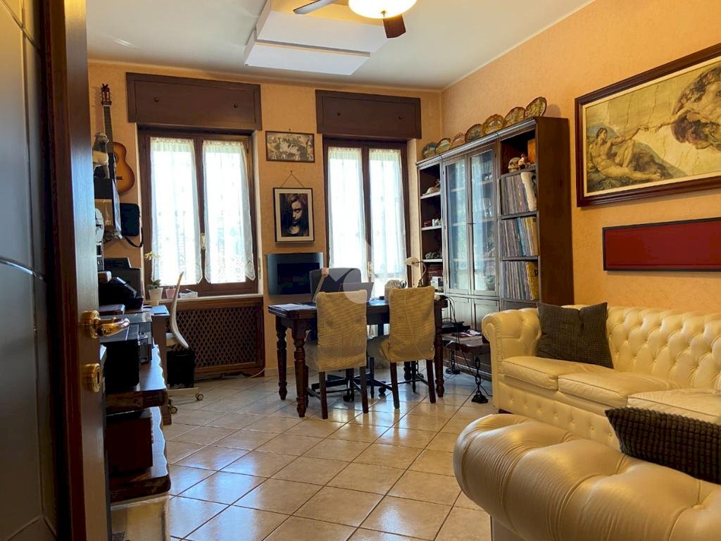 Four-room apartment Via san rocco, Grugliasco - photo 1