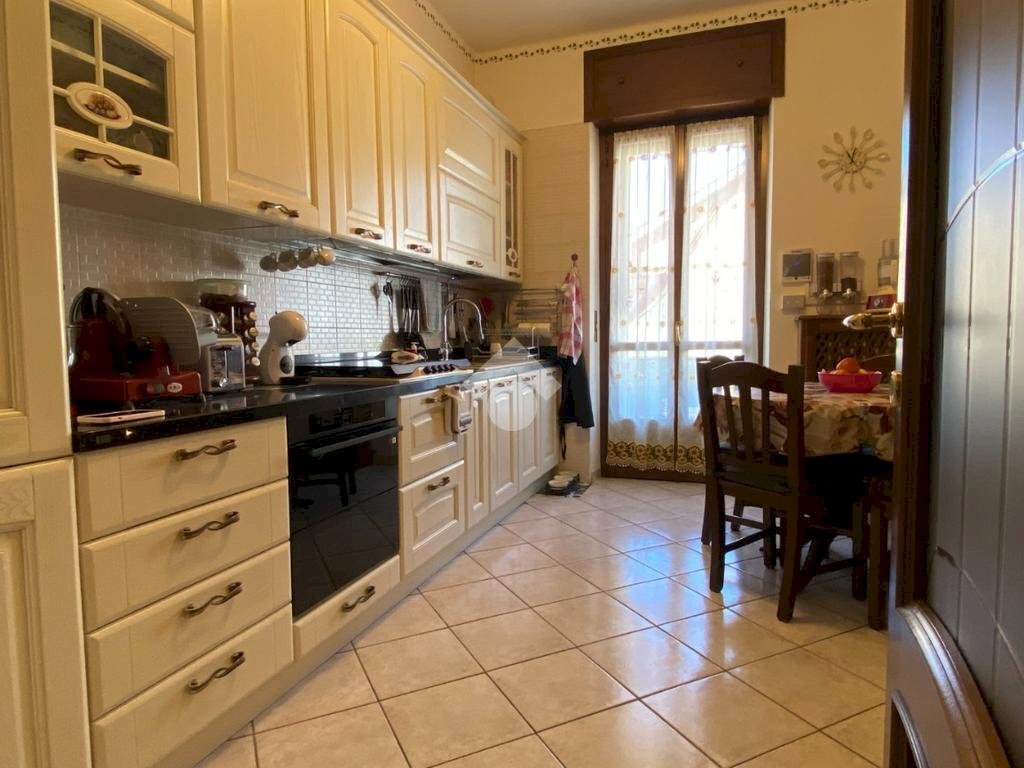 Four-room apartment Via san rocco, Grugliasco - photo 2