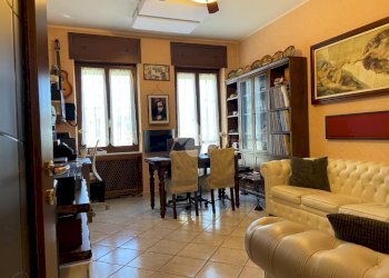 Four-room apartment Via san rocco, Grugliasco - photo 1