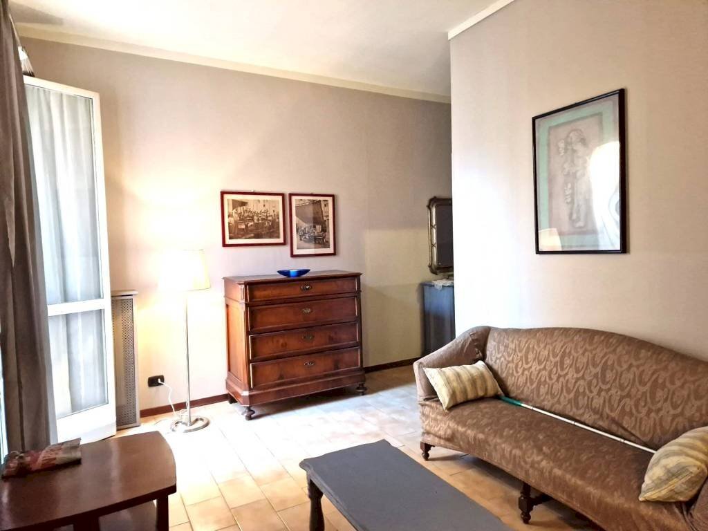 Salone - Bilocale via Sant'Isaia, 34, Bologna (zona Centro Storico) - foto 2