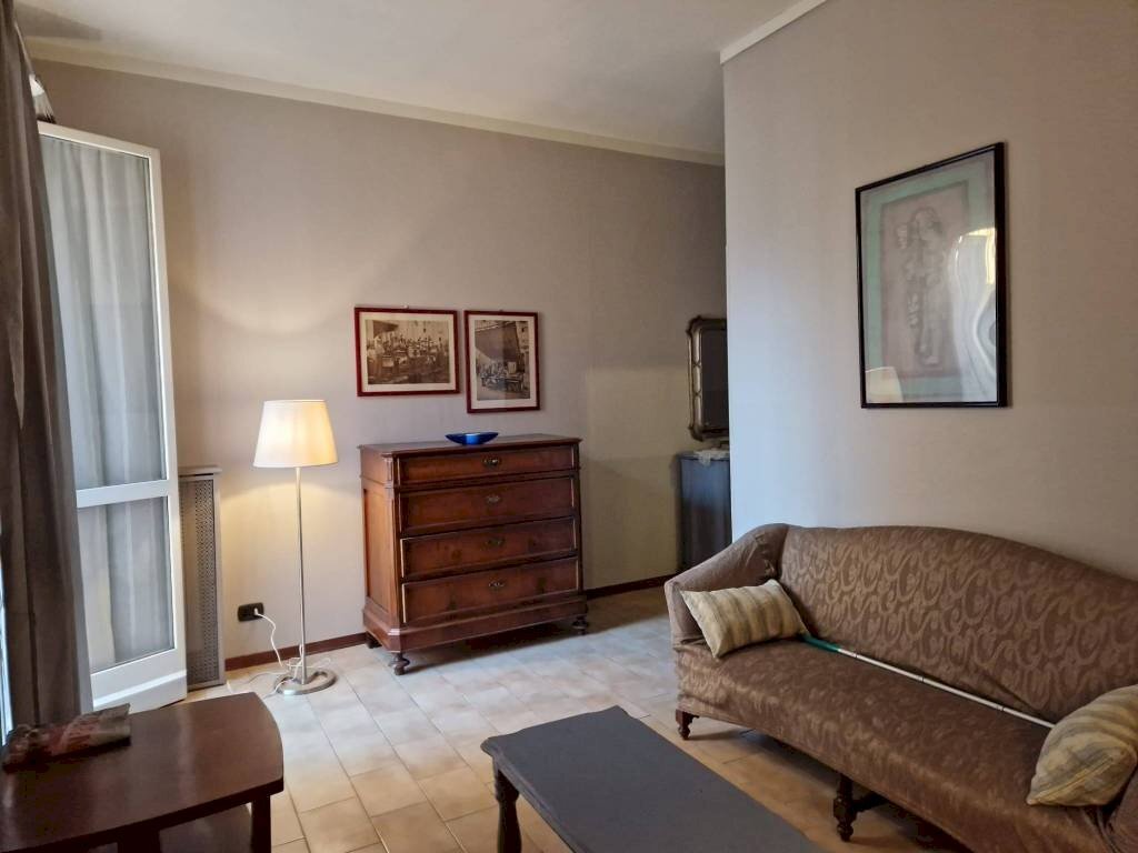Salone - Bilocale via Sant'Isaia, 34, Bologna (zona Centro Storico) - foto 1
