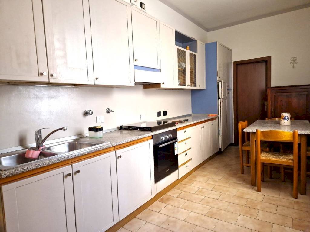 Cucina - Bilocale via Sant'Isaia, 34, Bologna (zona Centro Storico) - foto 2
