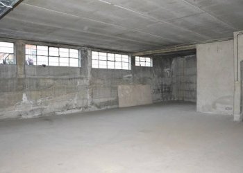 Magazzino - Warehouse via Monterosso, Cardano al Campo - photo 1