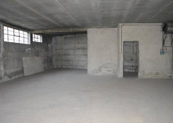 Magazzino - Warehouse via Monterosso, Cardano al Campo - photo 2
