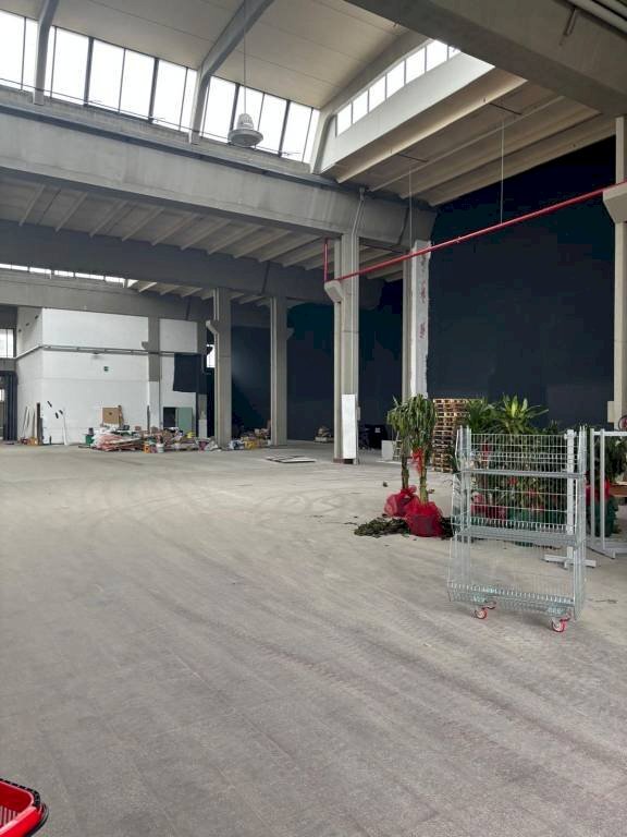 Interno non residenziale - Negozio via Filippo Turati, 35, San Martino Siccomario - foto 2