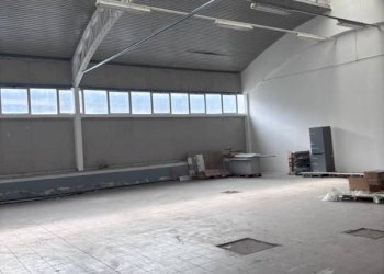 Interno non residenziale - Negozio via Filippo Turati, 35, San Martino Siccomario - foto 5