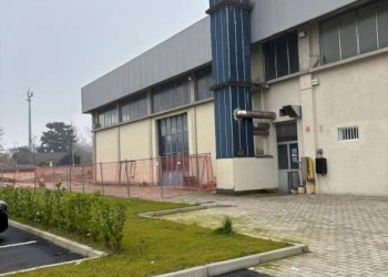 Facciata - Negozio via Filippo Turati, 35, San Martino Siccomario - foto 8