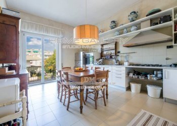 Cucina - Apartment viale Arezzo, 7, Genova (neighborhood Albaro) - photo 25