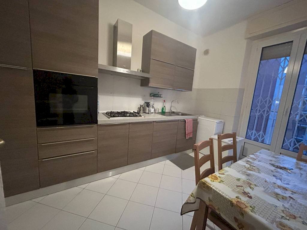 Cucina - Appartamento via Edoardo Bassini, 41, Milano (zona Lambrate) - foto 2