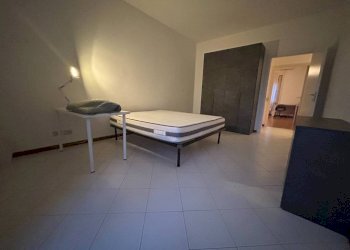 Camera da letto - Three-room apartment via Edoardo Bassini, 41, Milano (neighborhood Lambrate) - photo 6