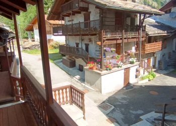 Cortile interno - Three-room apartment Frazione Carrè, 6, Rhemes-Notre-Dame - photo 14