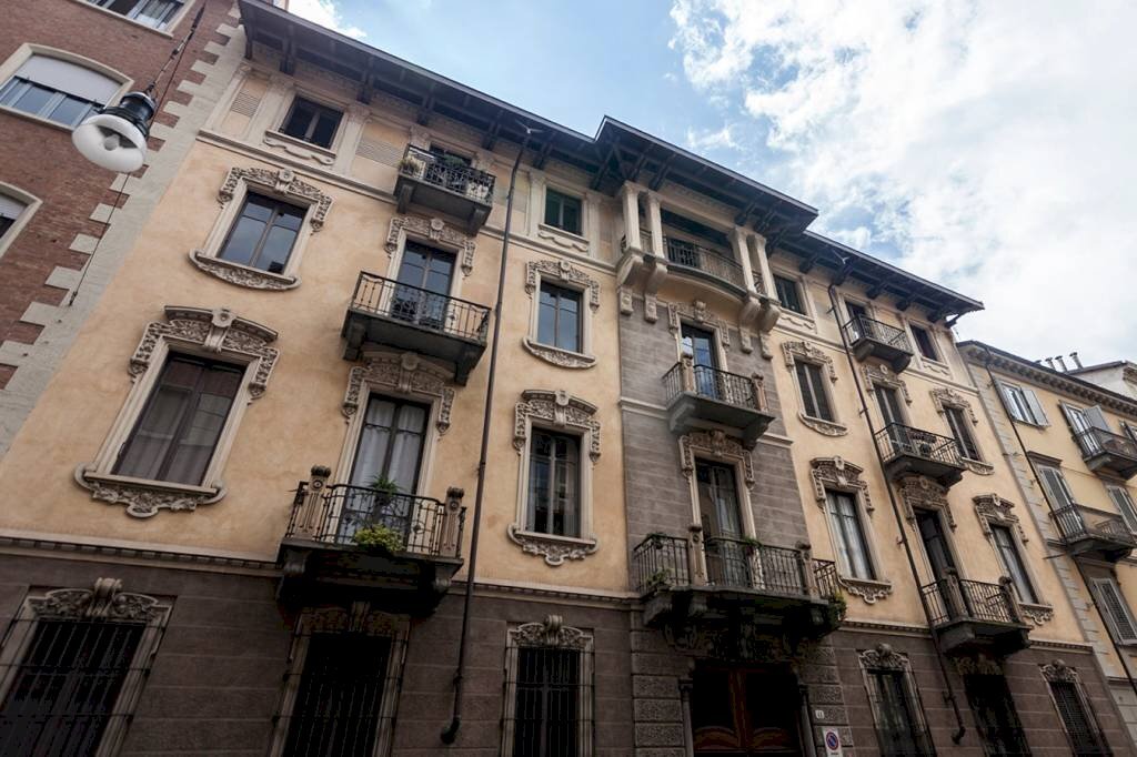 Facciata - Appartamento via Claudio Luigi Berthollet, 42, Torino (zona San Salvario) - foto 1