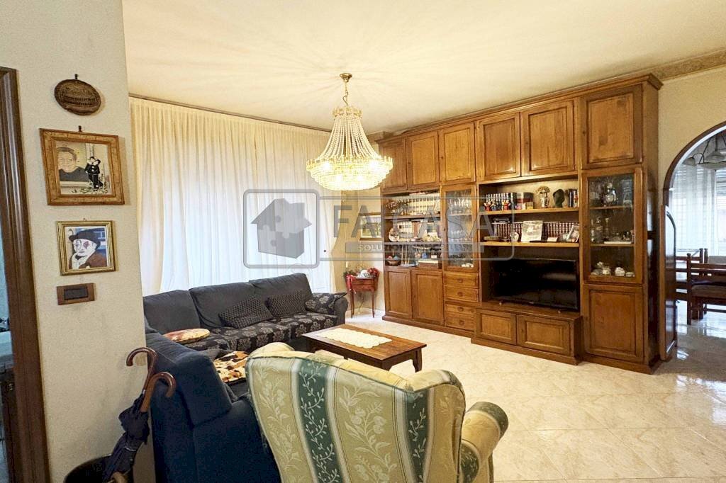 Salone - Four-room apartment corso Alessandro Tassoni, 66, Torino (neighborhood San Donato) - photo 2
