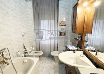 Bagno - Quadrilocale corso Alessandro Tassoni, 66, Torino (zona San Donato) - foto 12