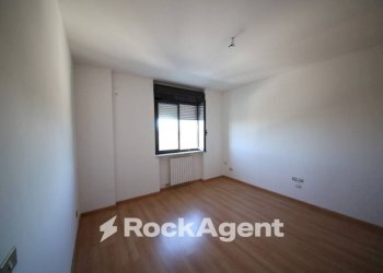 Camera da letto - Quadrilocale piazza Sandro Pertini, 12, Taranto - foto 15