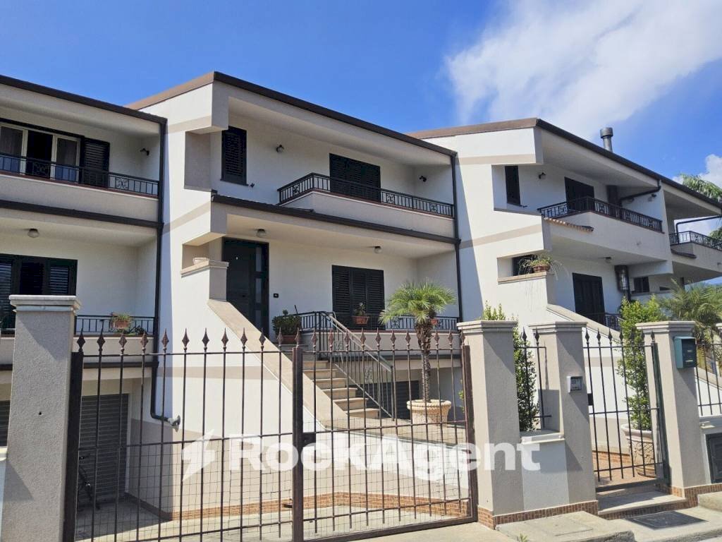 Facciata - Villa a Schiera contrada Cardusa, Gioiosa Ionica - foto 2