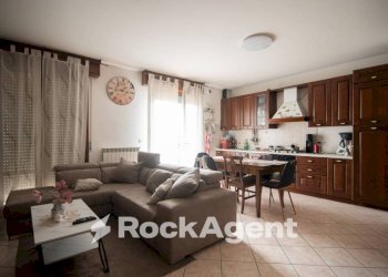 Salone - Appartamento via Palmiro Togliatti, 1, Montecalvo in Foglia - foto 1