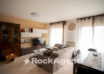 Salone - Appartamento via Palmiro Togliatti, 1, Montecalvo in Foglia - foto 6