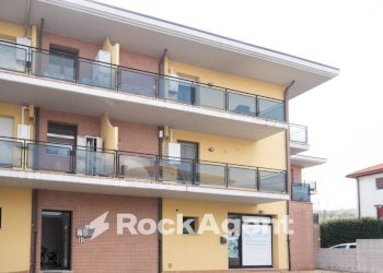 Facciata - Appartamento via Palmiro Togliatti, 1, Montecalvo in Foglia - foto 33