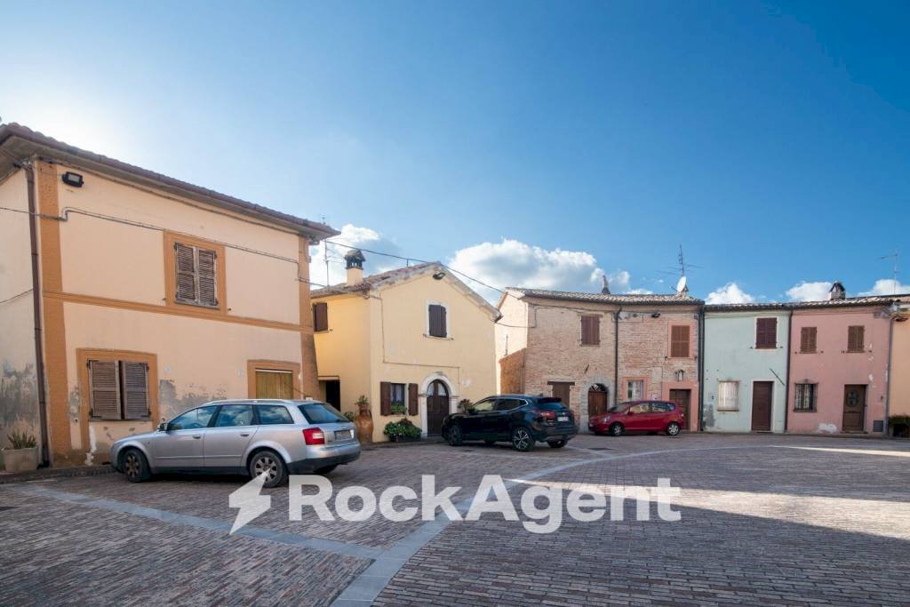 Zona - Four-room apartment via Montebello, 24, Terre Roveresche - photo 1