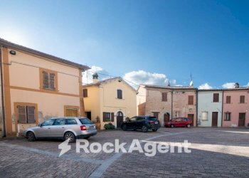 Zona - Four-room apartment via Montebello, 24, Terre Roveresche - photo 1
