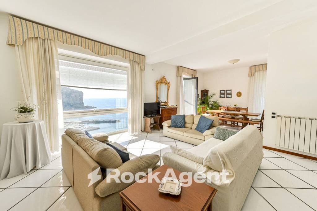 Salone - Stabile - Palazzo corso Filangieri, 129, Vico Equense - foto 3