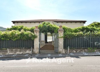 Facciata - Stabile - Palazzo corso Filangieri, 129, Vico Equense - foto 1