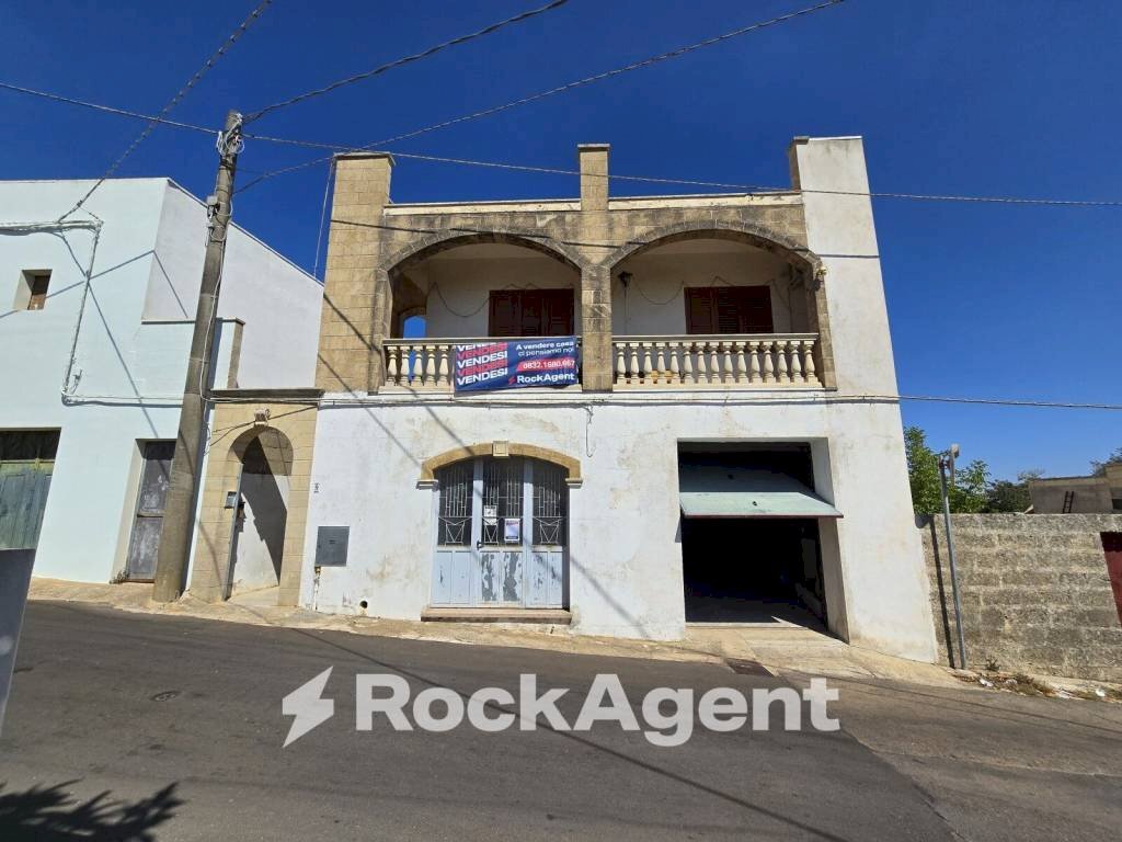 Facciata - Casa indipendente via Macurano, Alessano - foto 3