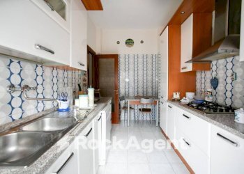 Cucina - Appartamento via Suvereto, 257, Roma - foto 12