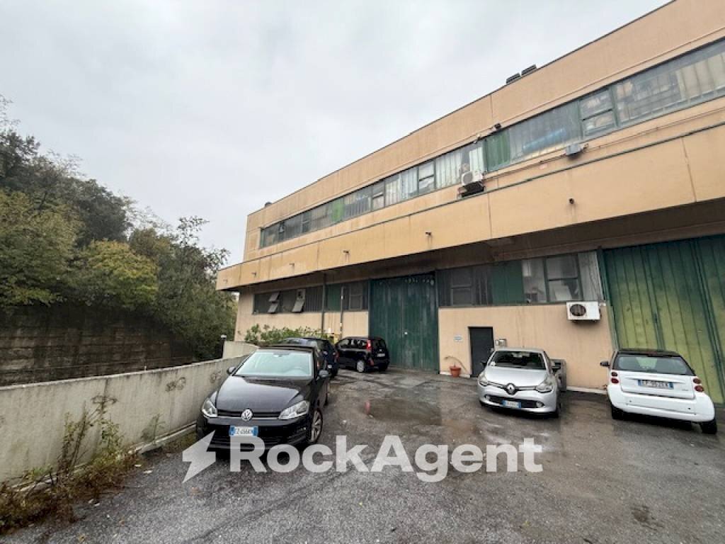 Posto macchina - Capannone via Augusto Pedullà, Genova (zona Molassana) - foto 1