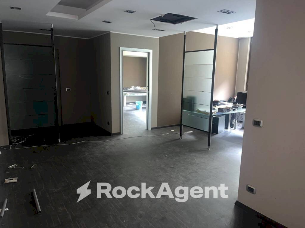 Interno non residenziale - Stabile - Palazzo via Emilio Vecchia, Varazze - foto 3