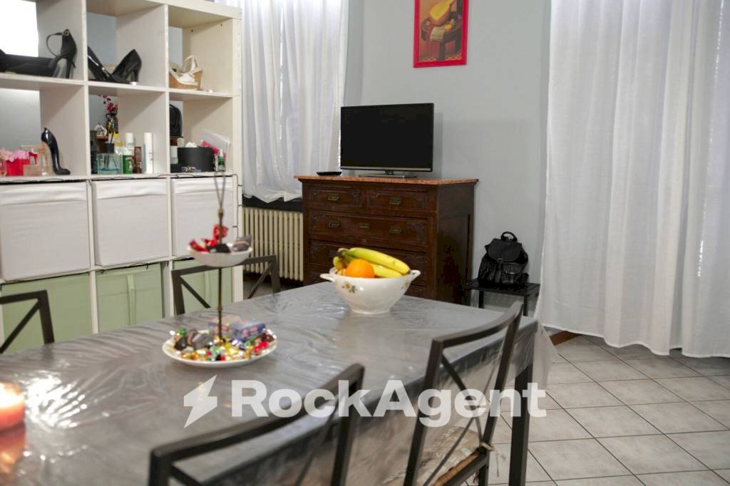 Salone - One-room apartment corso Principe Oddone, 50, Torino (neighborhood Aurora) - photo 1